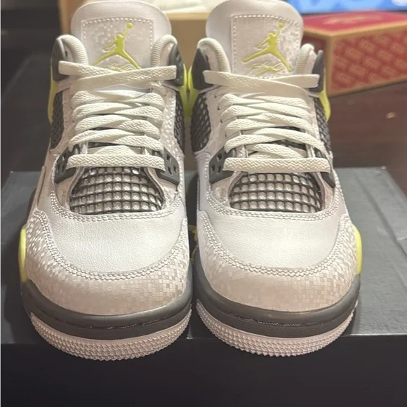 Brand new Air Jordan 4 Lite Lemon Twist (GS) size 5y/6.5 women